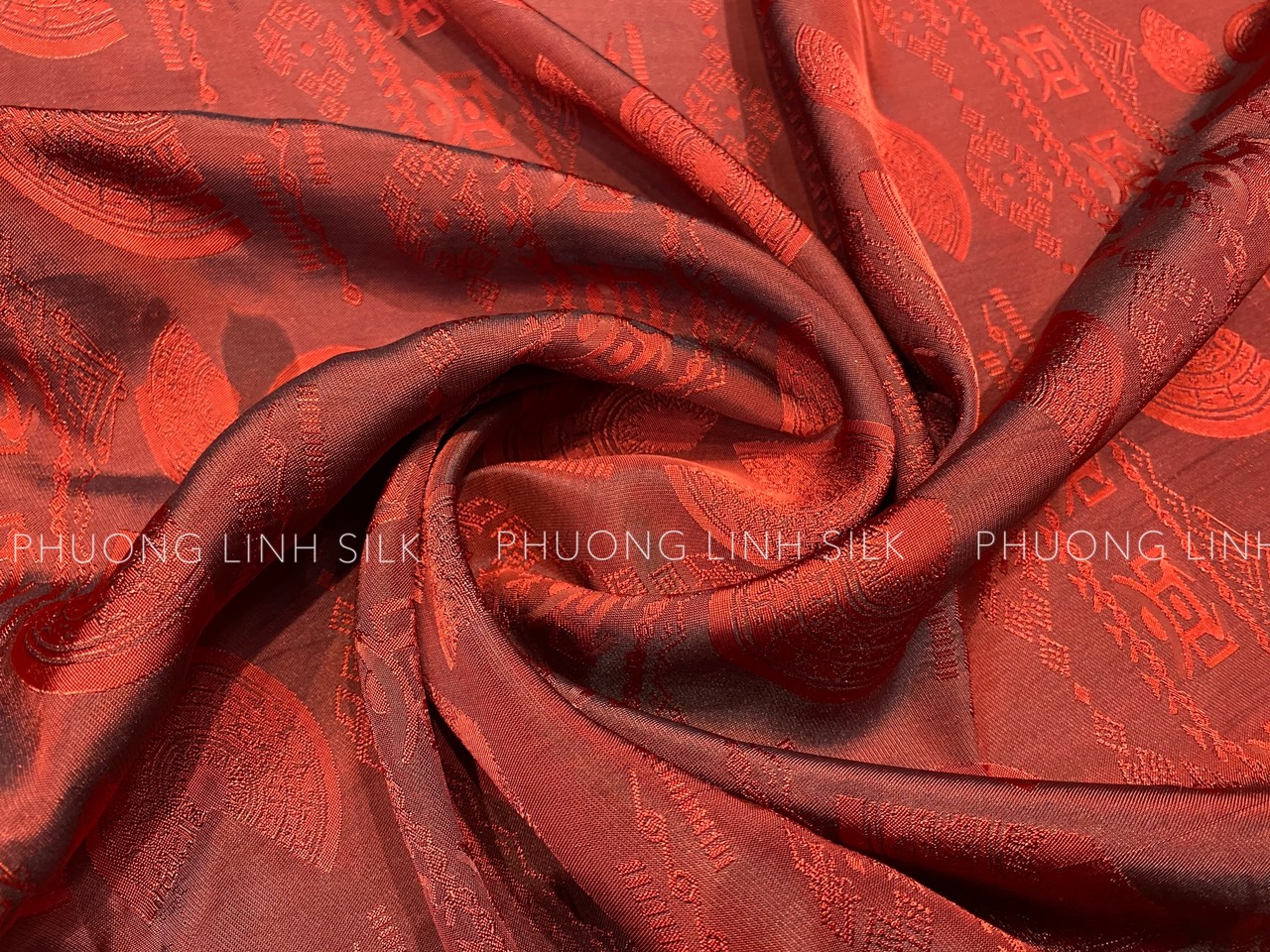 LÀM GÌ KHI LỤA TƠ TẰM BỊ NHĂN