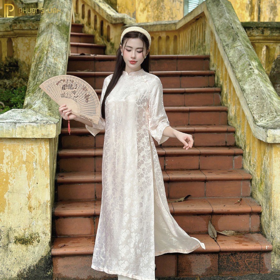 Xu Hướng Chọn Áo Dài Lụa 2025, Làm Mới Phong Cách Của Bạn