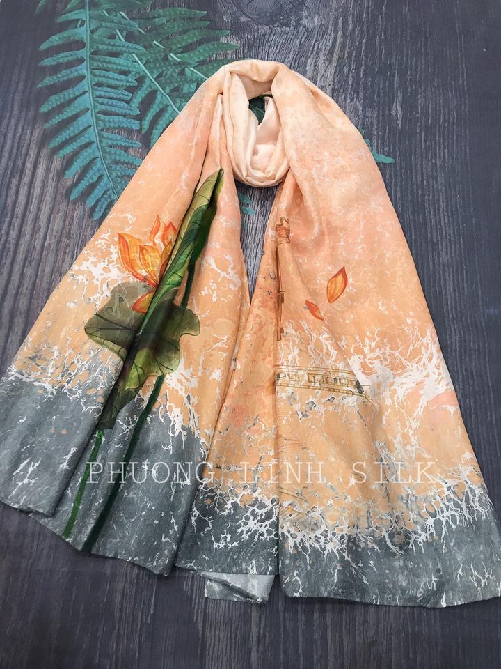 KHĂN LỤA VẼ TAY THỦY ẤN ĐỘC BẢN CHÙA 1 CỘT SEN QUỐC