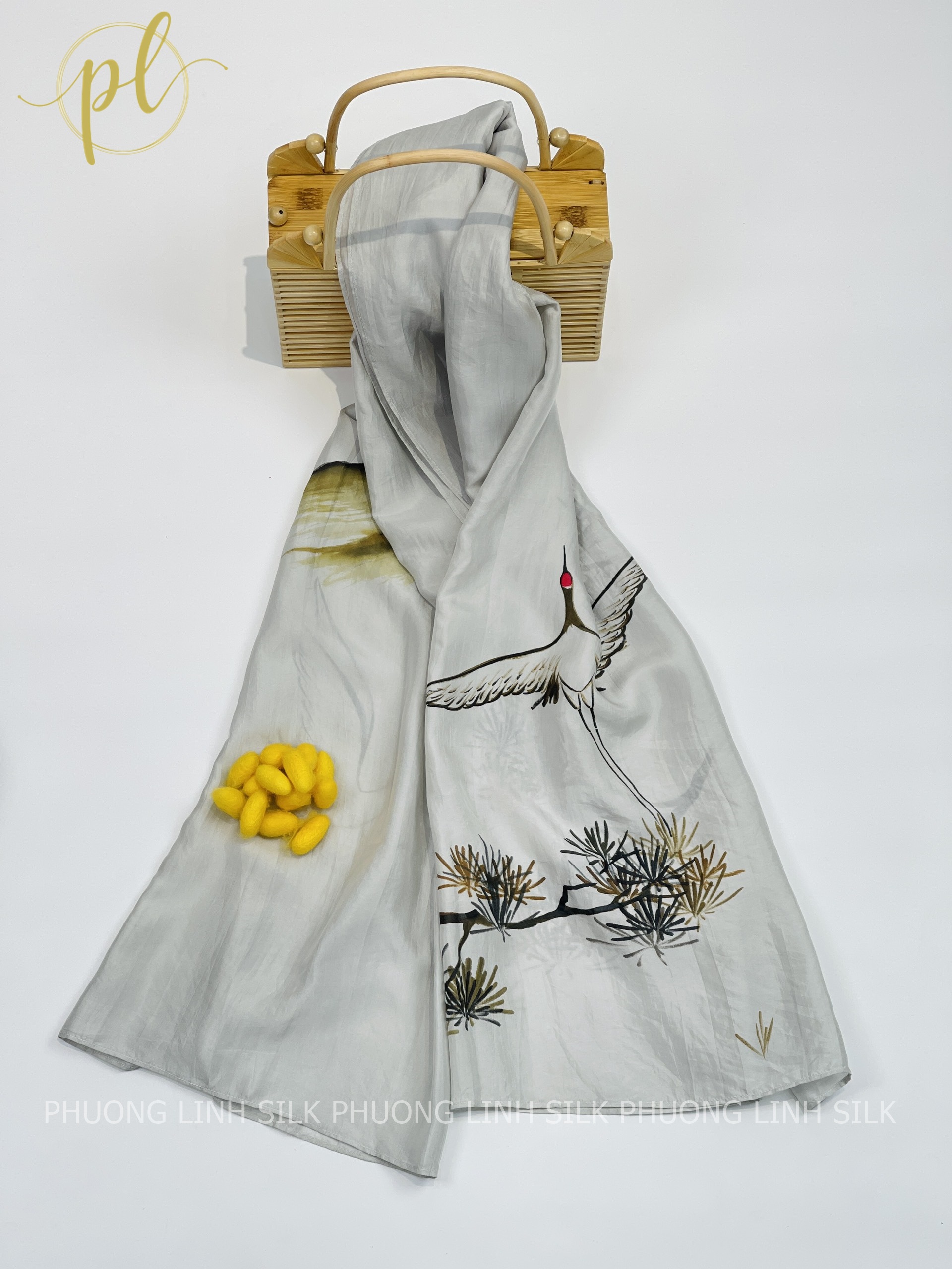 KHĂN LỤA VẼ MÀU NƯỚC NGHỆ THUẬT 100% HẠC TIÊN