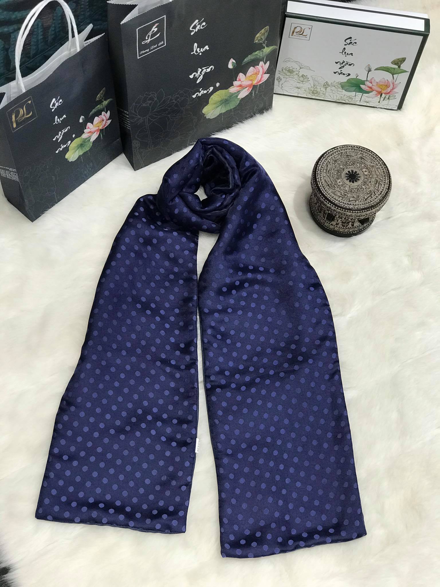 KHĂN LỤA SATIN ỐNG 02