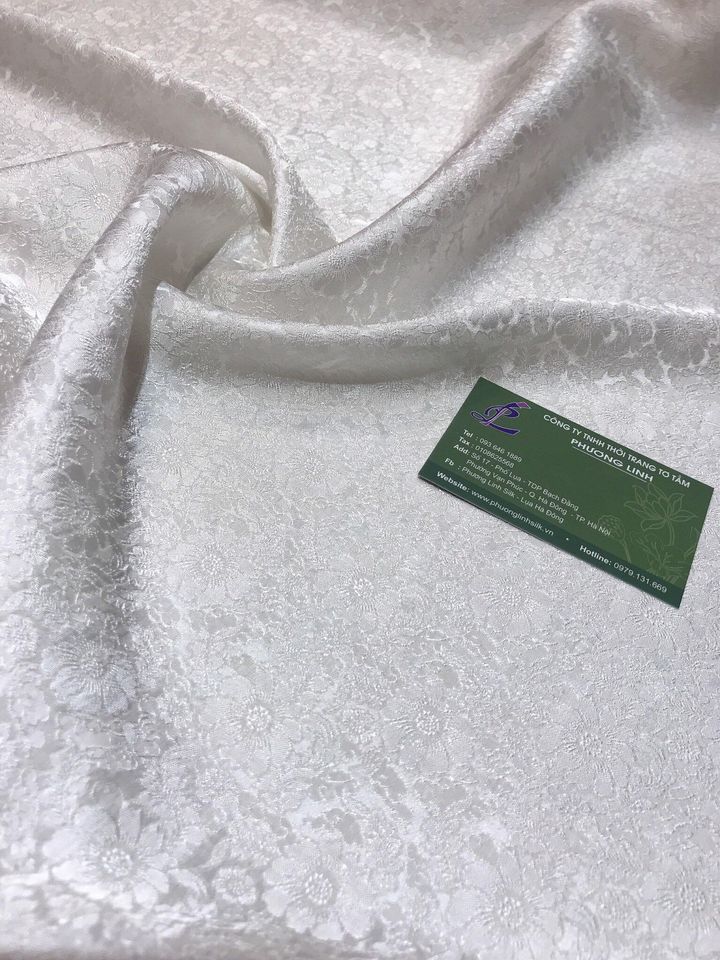 VẢI LỤA SATIN TƠ TẰM HOA CÚC MÀU TRẮNG