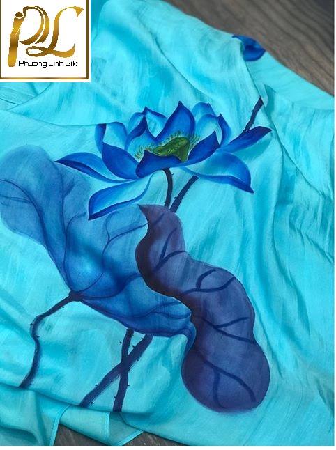 KHĂN LỤA VẼ MÀU NƯỚC 100% TƠ TẰM HOA SEN QUỐC MÀU XANH  BIỂN