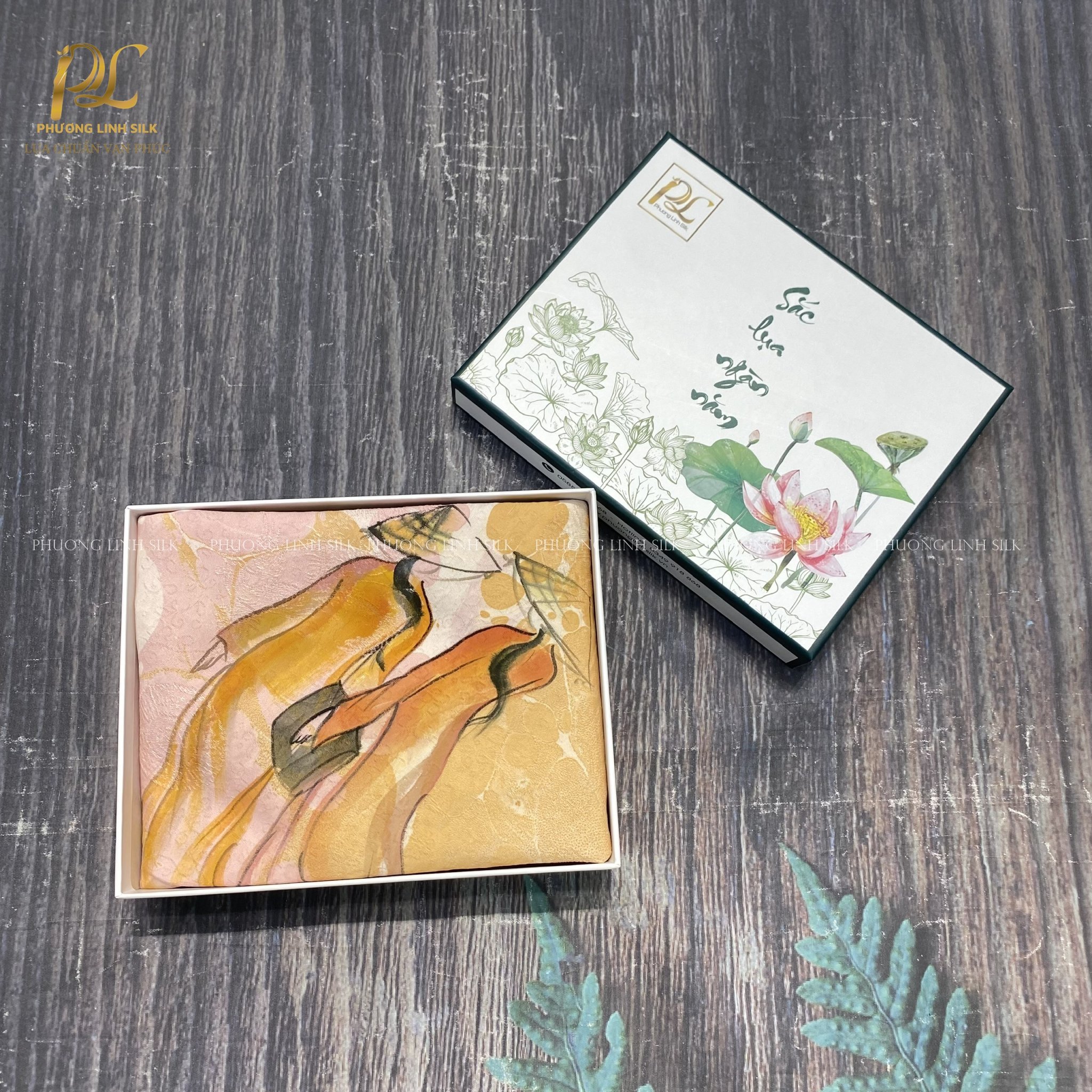 KHĂN LỤA VẼ TAY CAO CẤP VÂN CỔ THỦY ẤN 100% TƠ TẰM ĐỘC BẢN VẼ CÔ GÁI KHUÊ VĂN CÁC