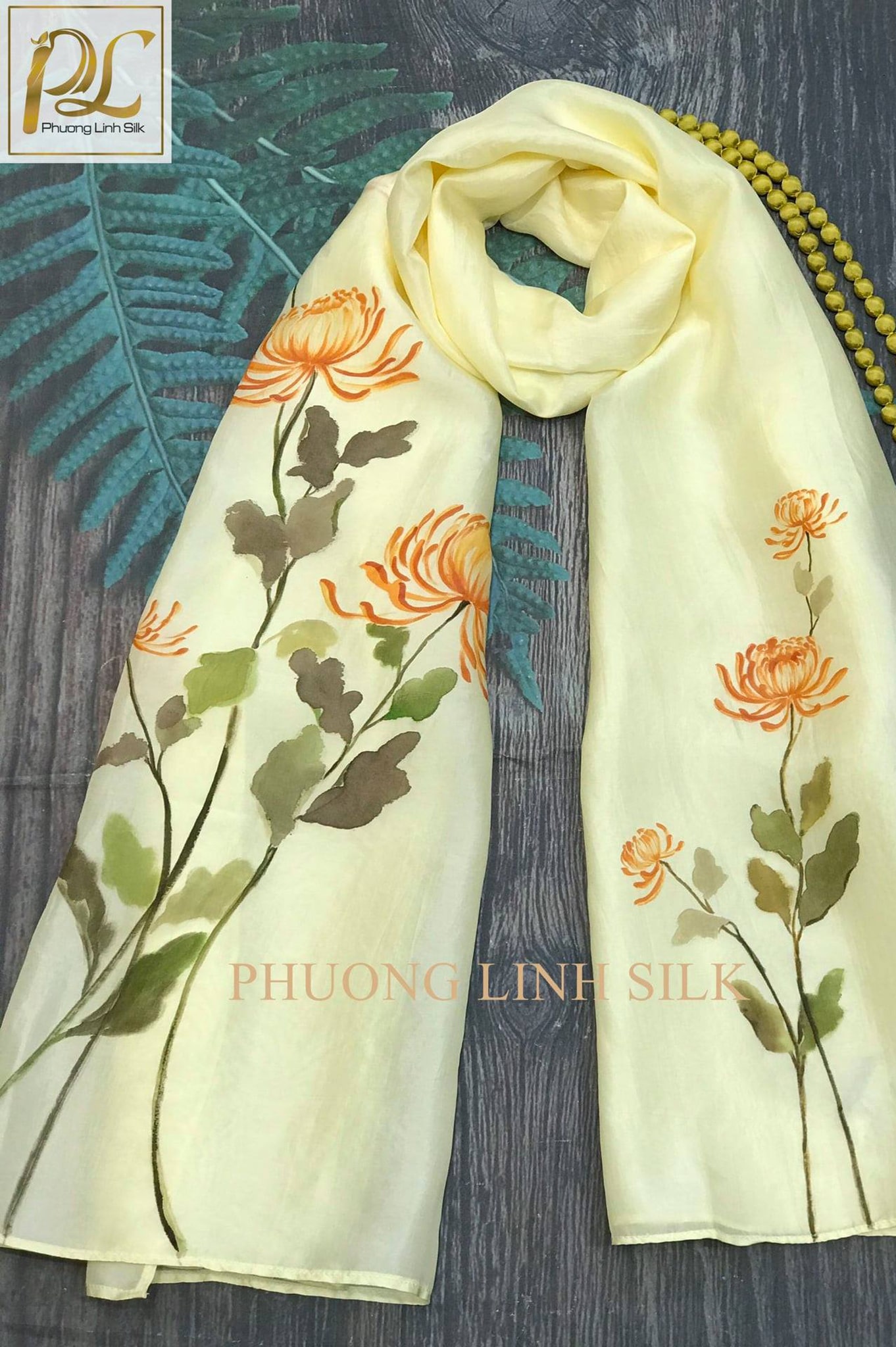 KHĂN LỤA VẼ ĐỘC BẢN HOA CÚC TRƯỜNG THỌ