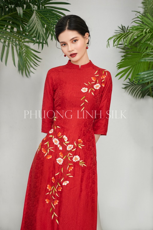 ÁO DÀI TRUYỀN THỐNG THÊU TAY HOA DÂY MÀU ĐỎ