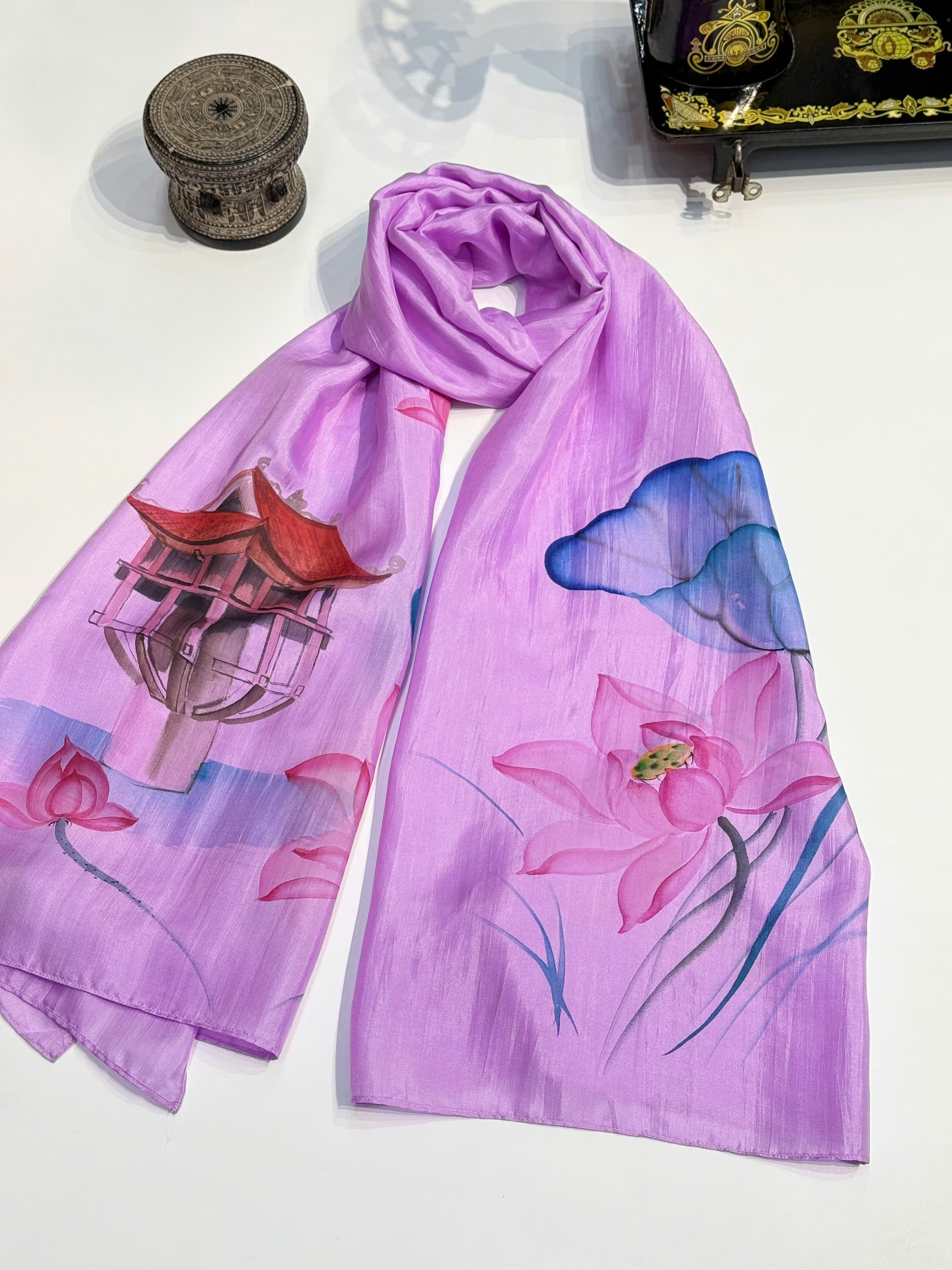 KHĂN LỤA HÀ ĐÔNG VẼ TAY NGHỆ THUẬT CHÙA MỘT CỘT CAO CẤP