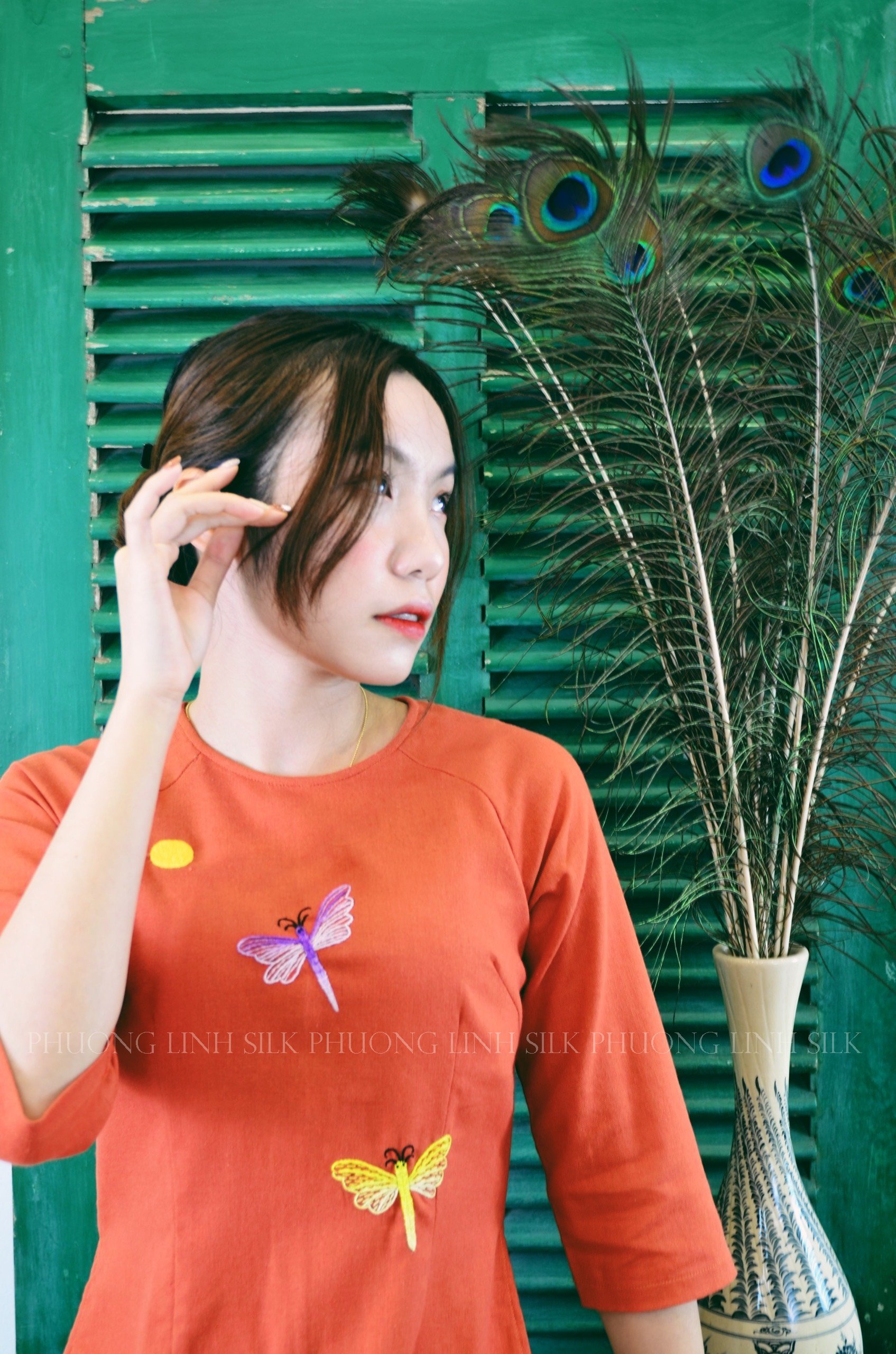 ÁO CÁCH TÂN LINEN THÊU TAY TRUYỀN THỐNG THÊU HOA BƯỚM