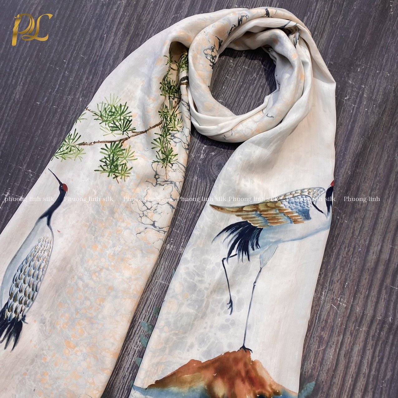 KHĂN LỤA VẼ TAY THỦY ẤN ĐỘC VẼ TRÚC HẠC