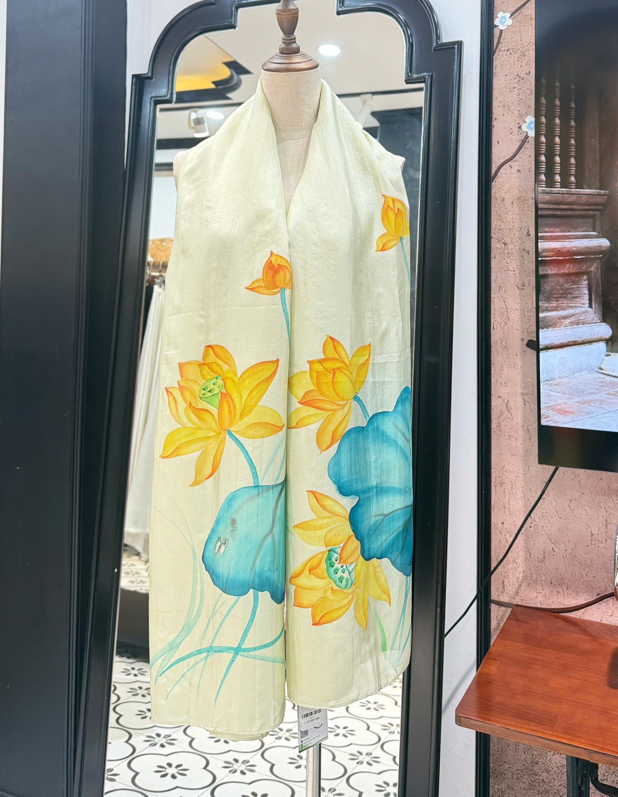 KHĂN LỤA HÀ ĐÔNG VẼ TAY THỦ CÔNG HOA SEN