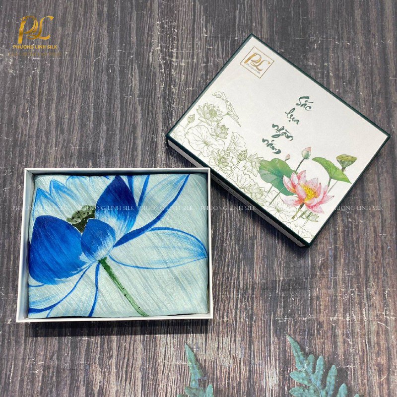 KHĂN LỤA VẼ MÀU NƯỚC NGHỆ THUẬT 100% TƠ TẰM HOA SEN QUỐC