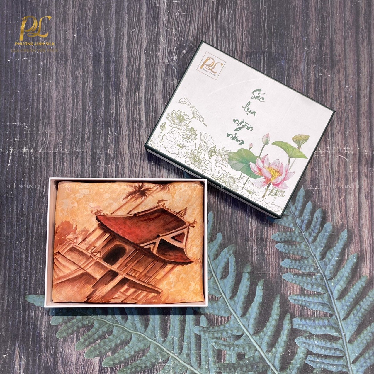 KHĂN LỤA VẼ TAY THỦY ẤN ĐỘC VẼ HOA SEN