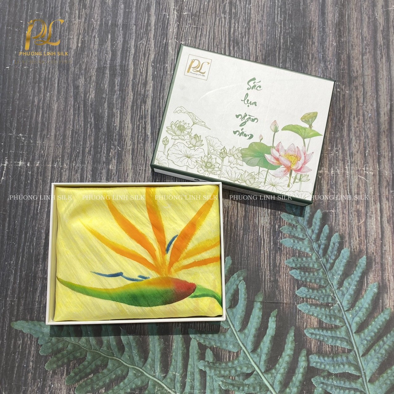 KHĂN LỤA VẼ TAY THỦY ẤN ĐỘC HOA THIÊN ĐIỂU