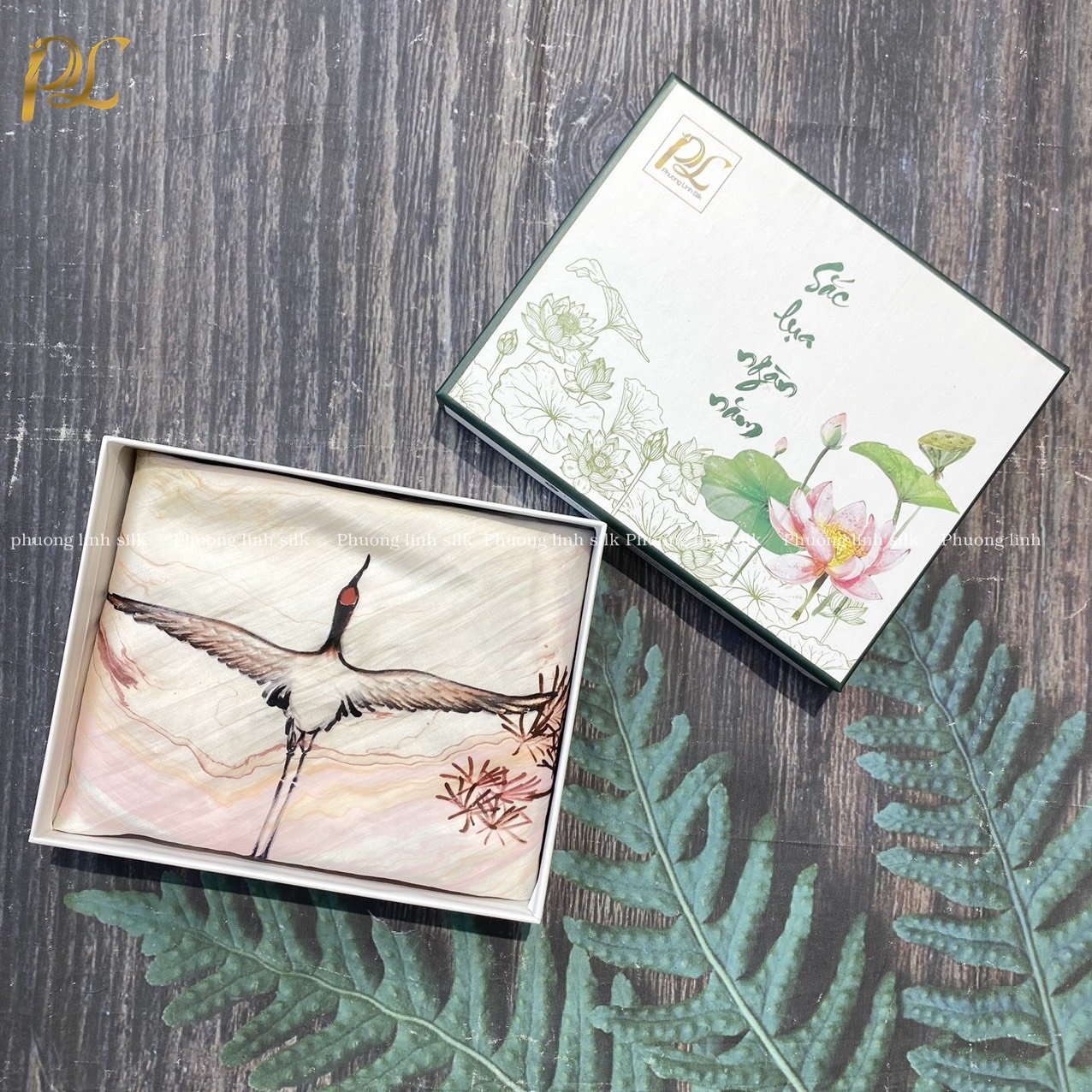 KHĂN LỤA VẼ TAY THỦY ẤN ĐỘC VẼ TRÚC HẠC