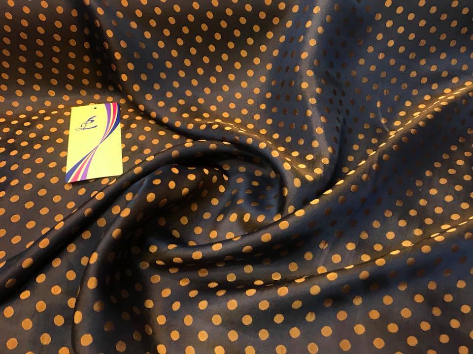 VẢI LỤA TƠ TẰM SATIN CHẤM BI MÀU VÀNG ĐEN