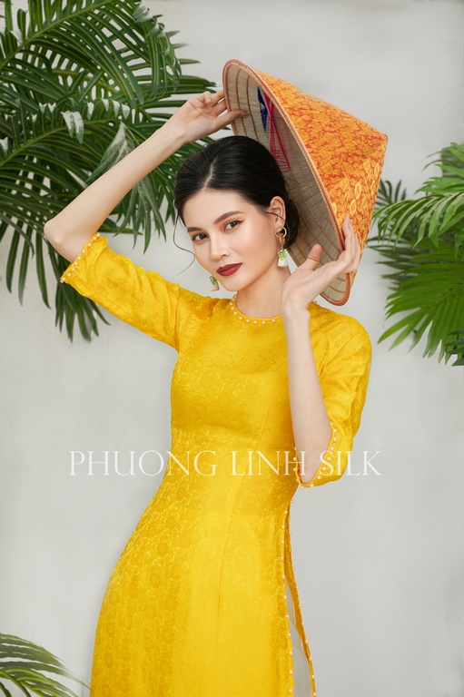 ÁO DÀI TRUYỀN THỐNG ĐÍNH CƯỜM MÀU VÀNG HOÀNG YẾN
