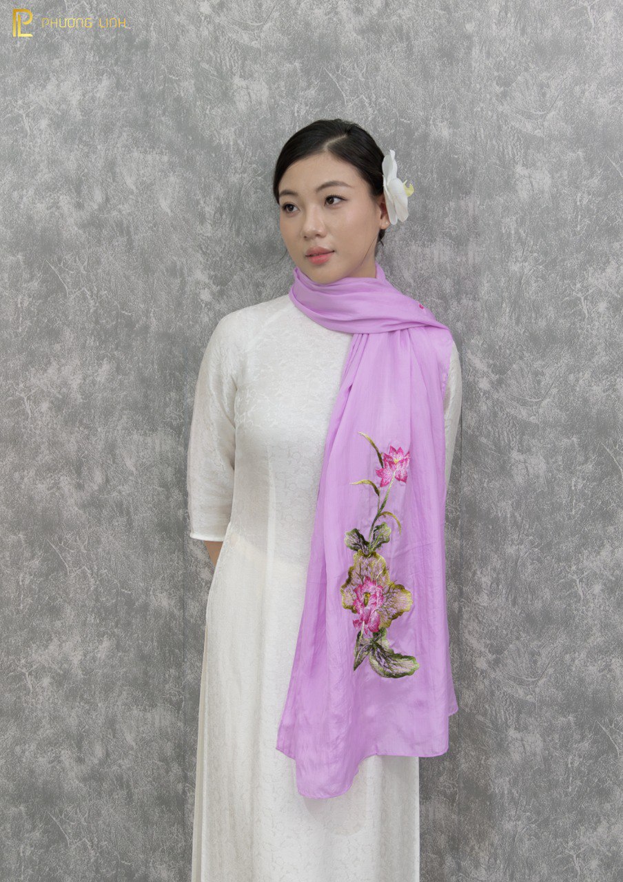 KHĂN LỤA HÀ ĐÔNG THÊU TAY CHỈ TƠ HOA SEN CAO CẤP