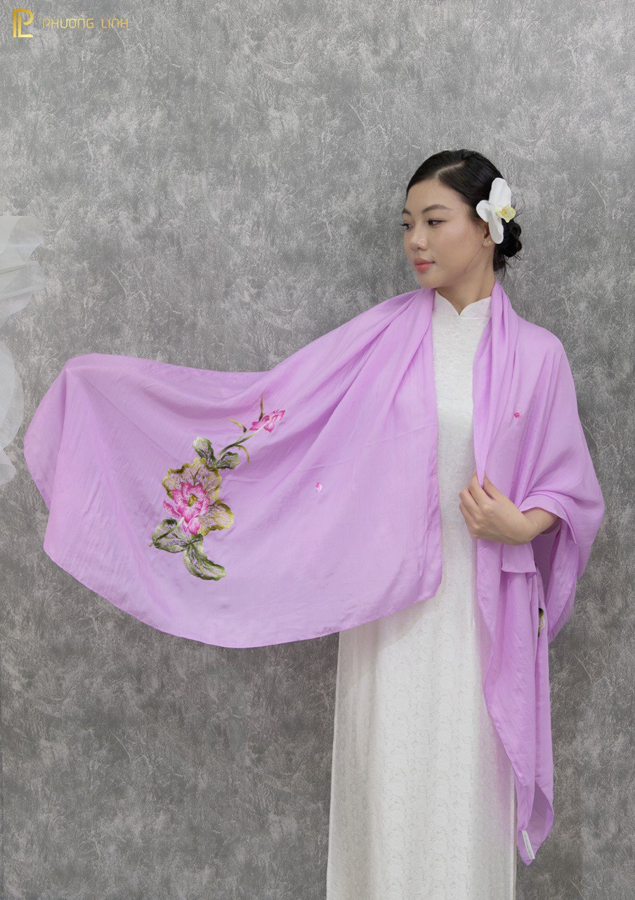 KHĂN LỤA HÀ ĐÔNG THÊU TAY CHỈ TƠ HOA SEN CAO CẤP