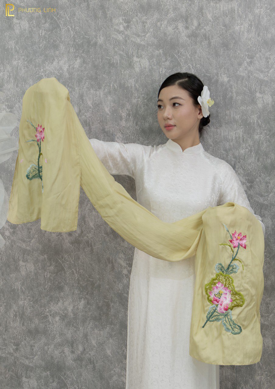 KHĂN LỤA HÀ ĐÔNG THÊU TAY THỦ CÔNG - HOA SEN