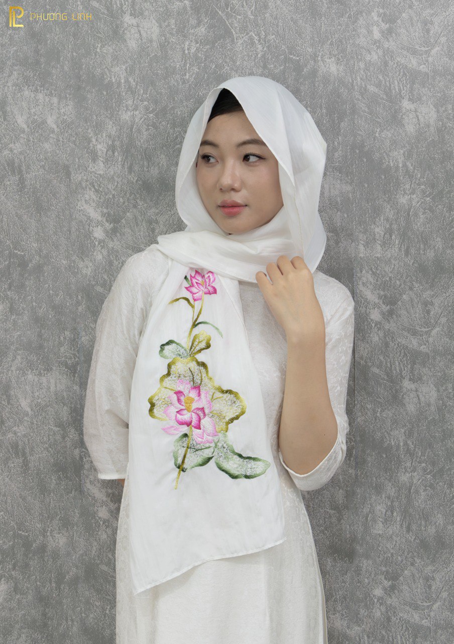 KHĂN LỤA HÀ ĐÔNG THÊU TAY THỦ CÔNG - HOA SEN