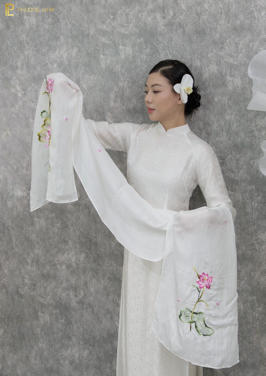 KHĂN LỤA HÀ ĐÔNG THÊU TAY THỦ CÔNG - HOA SEN