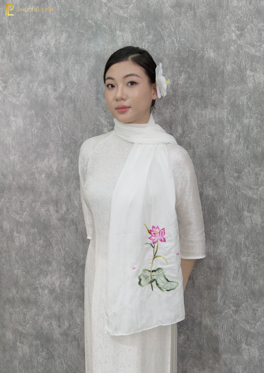 KHĂN LỤA HÀ ĐÔNG THÊU TAY THỦ CÔNG - HOA SEN