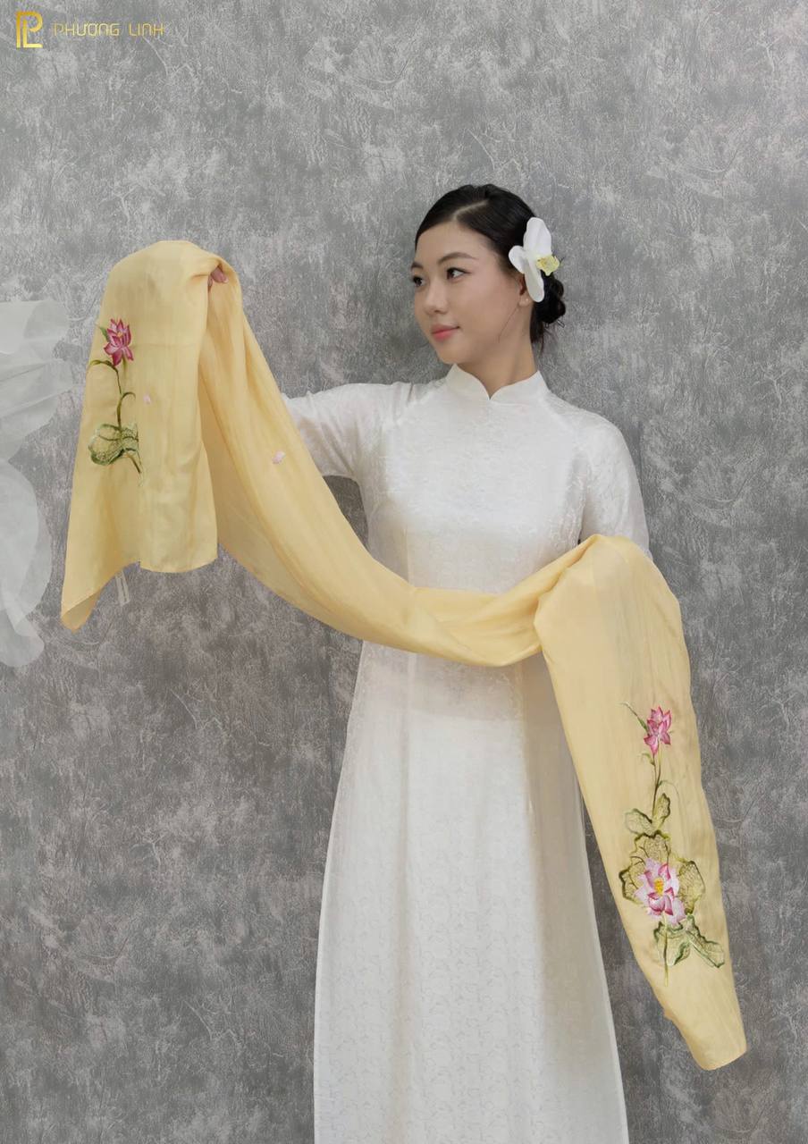 KHĂN LỤA HÀ ĐÔNG THÊU TAY THỦ CÔNG - HOA SEN