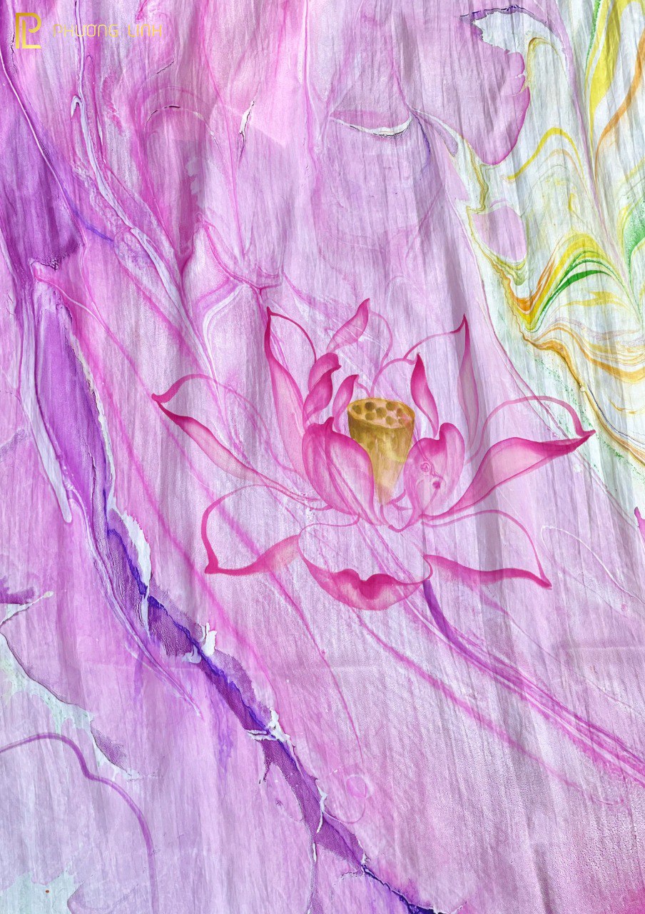 KHĂN LỤA HÀ ĐÔNG VẼ TAY ĐỘC BẢN THỦY ẤN HOA SEN QUỐC