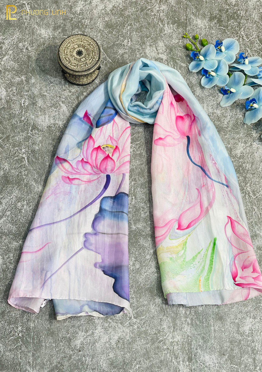 KHĂN LỤA HÀ ĐÔNG VẼ TAY ĐỘC BẢN THỦY ẤN HOA SEN QUỐC