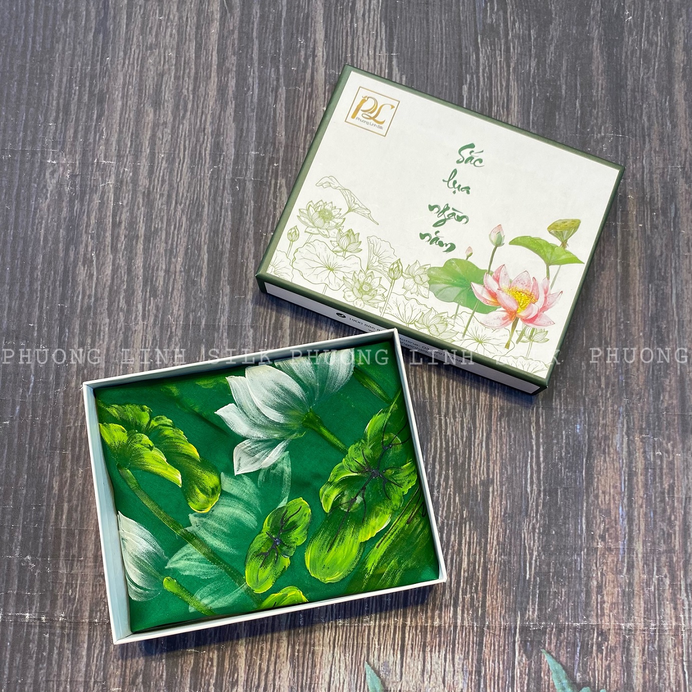 KHĂN CHIFFON VẼ HOA SEN QUỐC