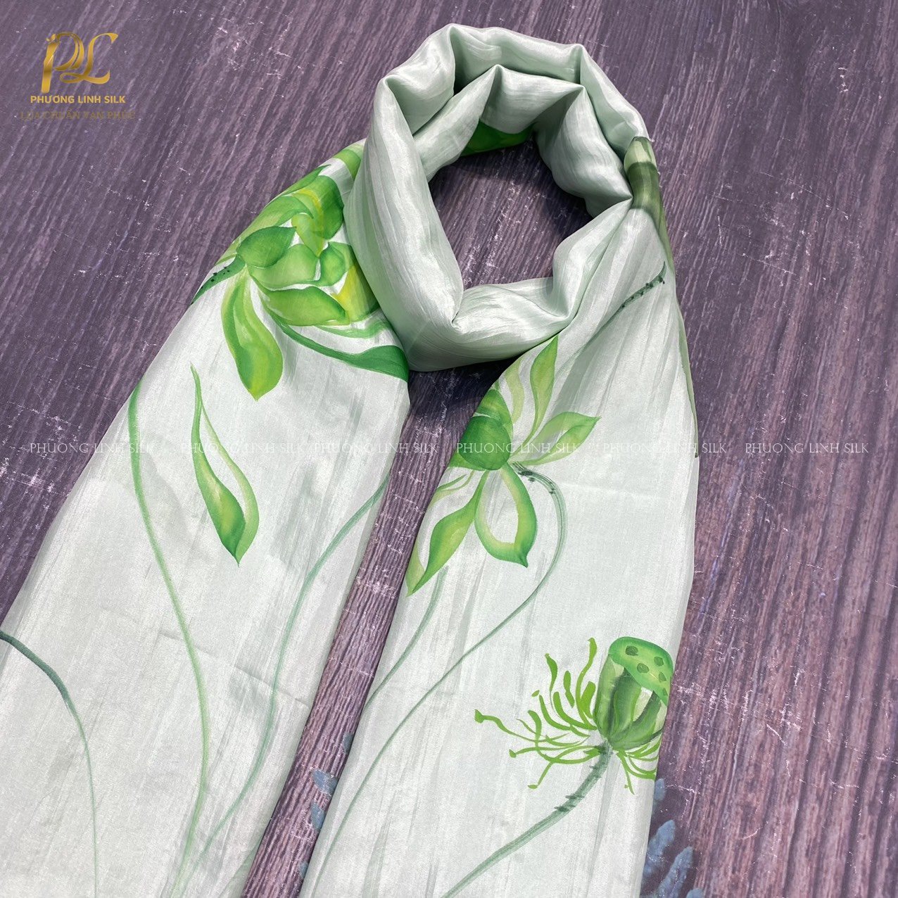 KHĂN LỤA VẼ MÀU NƯỚC NGHỆ THUẬT 100% TƠ TẰM HOA SEN QUỐC