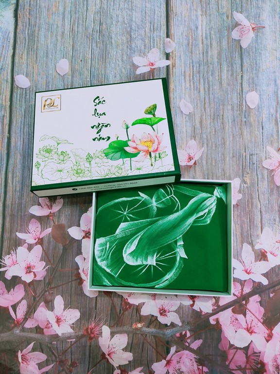 KHĂN CHIFFON VẼ NÀNG THƠ MÀU XANH KÉT