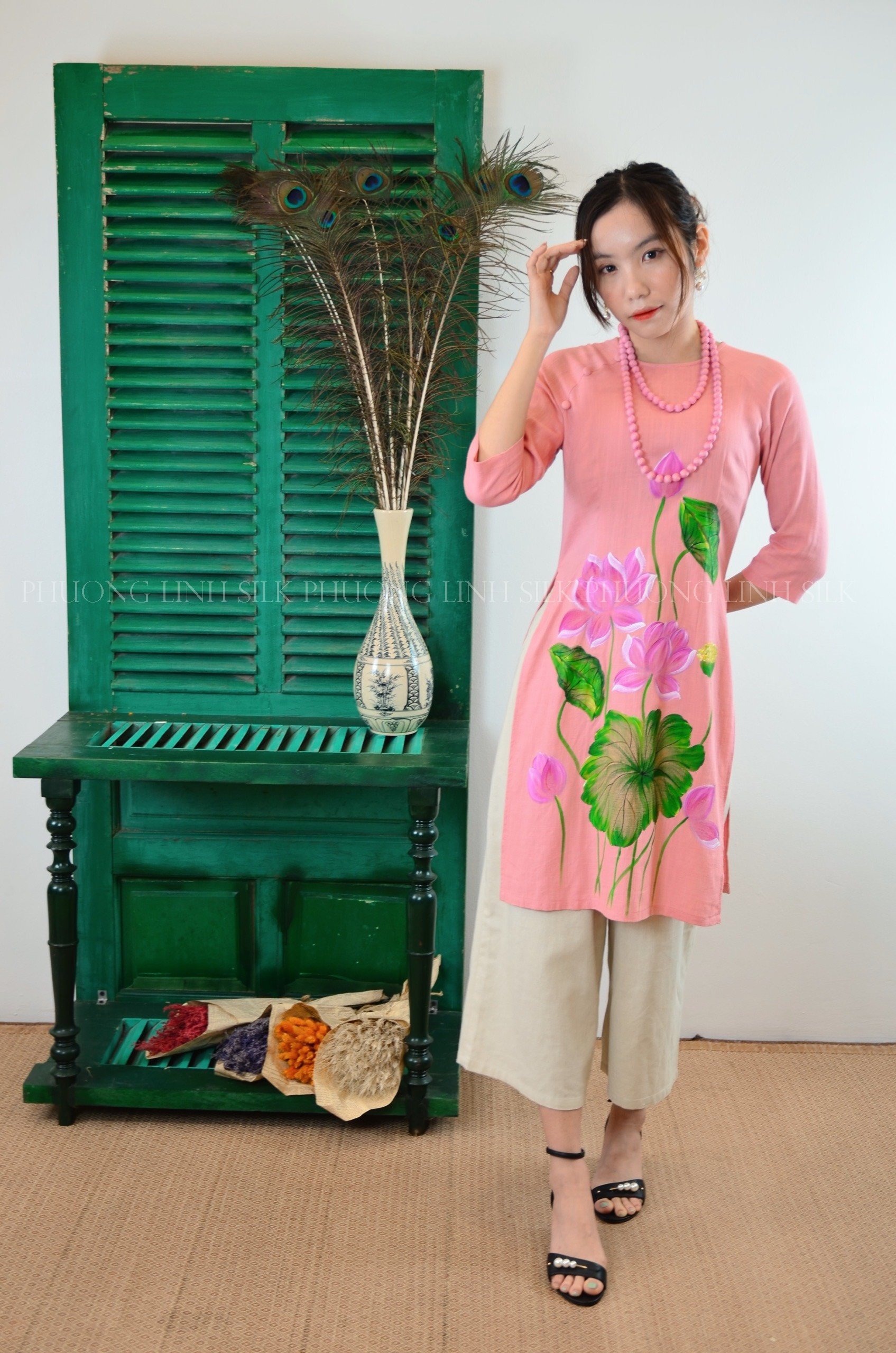 ÁO CÁCH TÂN LINEN VẼ TAY TRUYỀN THỐNG VẼ HOA SEN