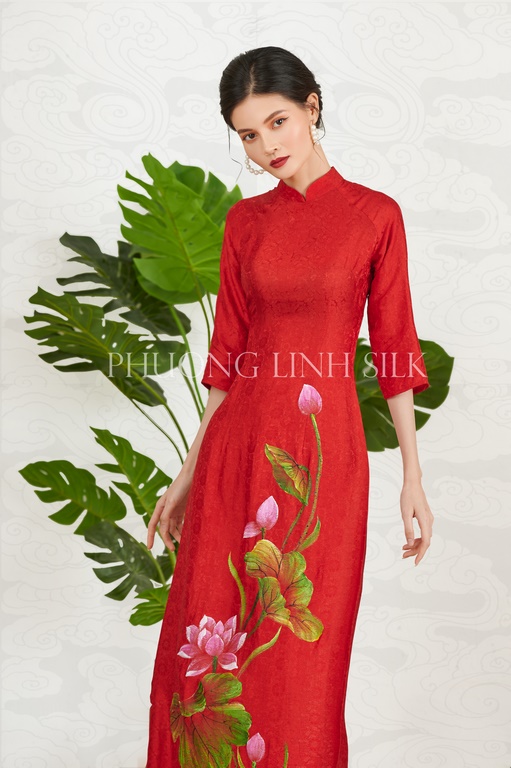 ÁO DÀI TRUYỀN THỐNG VẼ ACRYLIC MÀU ĐỎ SEN