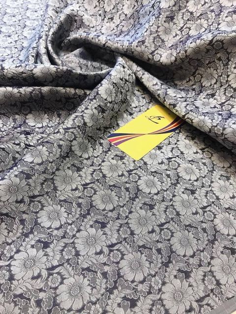 VẢI LỤA SATIN TƠ TẰM HOA CÚC MÀU GHI