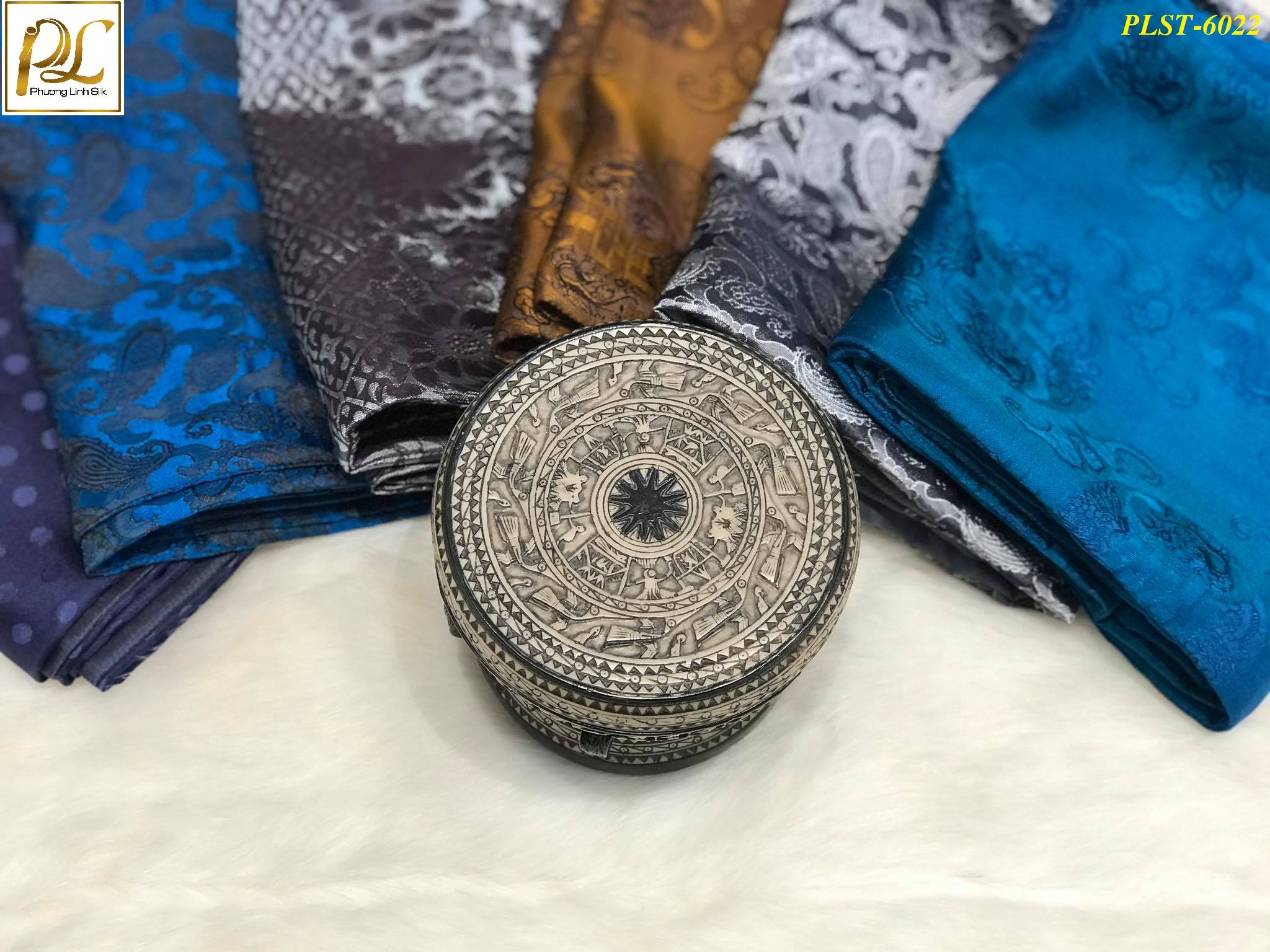 KHĂN LỤA SATIN ỐNG