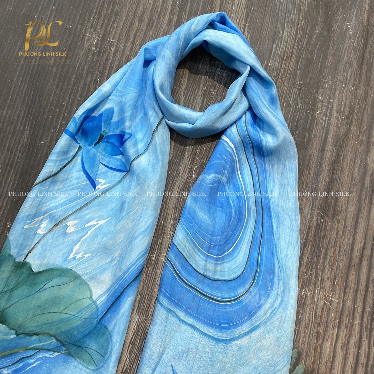 KHĂN LỤA VẼ TAY THỦY ẤN ĐỘC VẼ HOA SEN