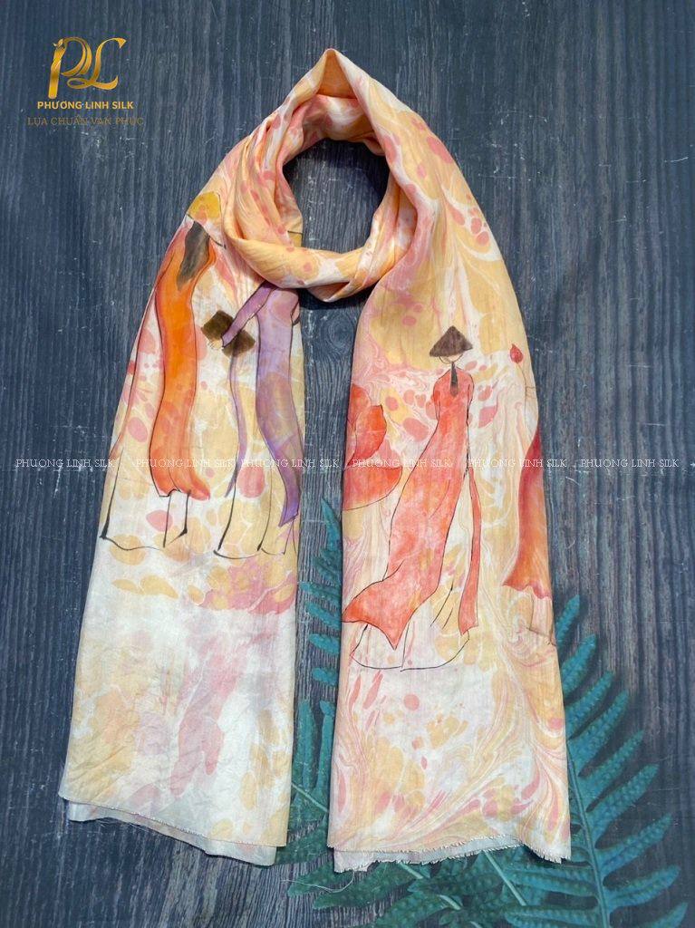 KHĂN LỤA VẼ TAY THỦY ẤN ĐỘC BẢN VẼ CÔ GÁI BÊN QUỐC HOA