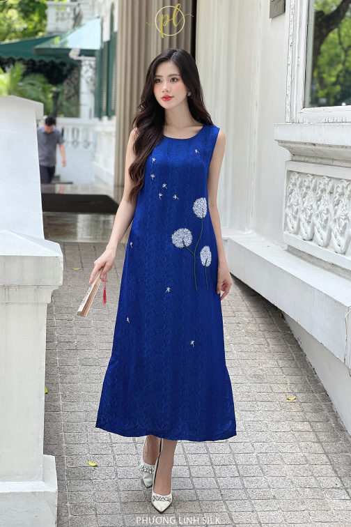 VÁY LỤA TƠ TẰM THÊU TAY CỎ MAY XANH COPAN