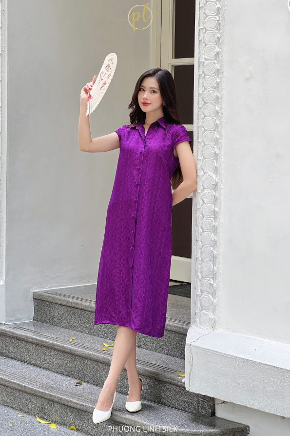 VÁY LỤA A CỔ SƠ MI BỌC LỤA CÔNG TÍM HUẾ