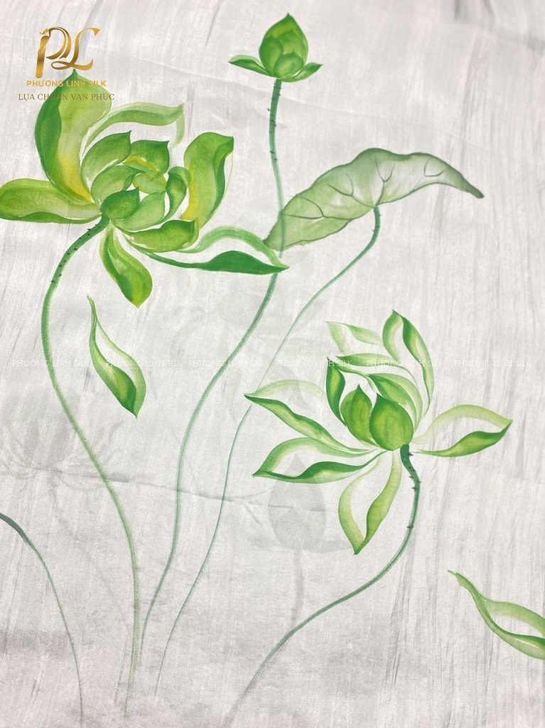 KHĂN LỤA VẼ MÀU NƯỚC NGHỆ THUẬT 100% TƠ TẰM HOA SEN QUỐC