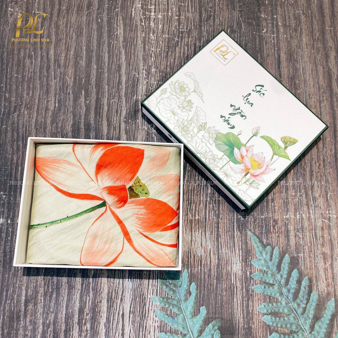 KHĂN LỤA VẼ MÀU NƯỚC NGHỆ THUẬT 100% TƠ TẰM HOA SEN QUỐC