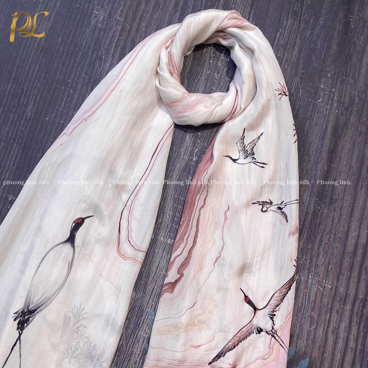 KHĂN LỤA VẼ TAY THỦY ẤN ĐỘC VẼ TRÚC HẠC