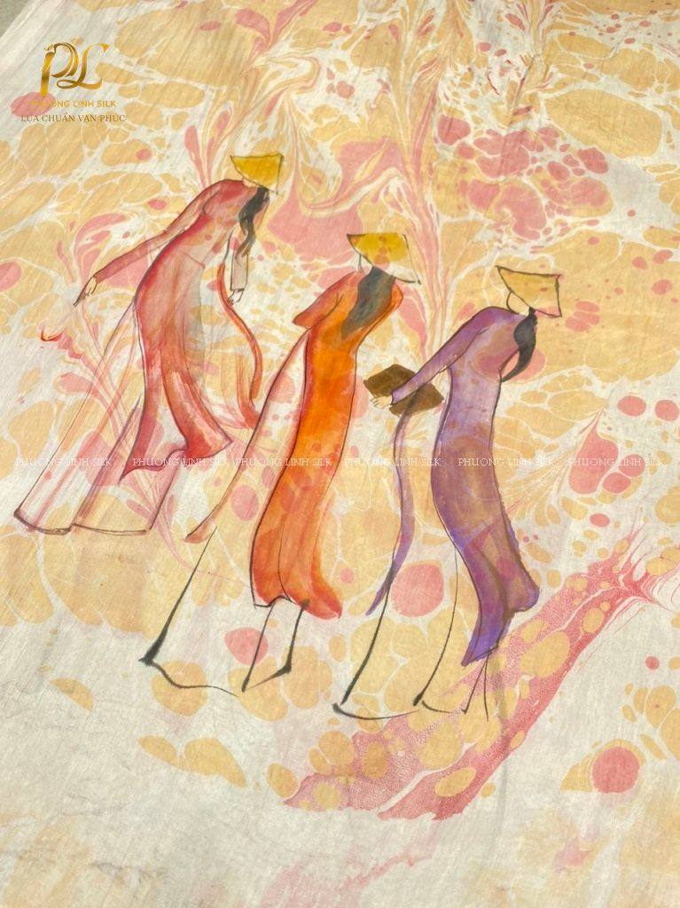 KHĂN LỤA VẼ TAY THỦY ẤN ĐỘC BẢN VẼ CÔ GÁI BÊN QUỐC HOA