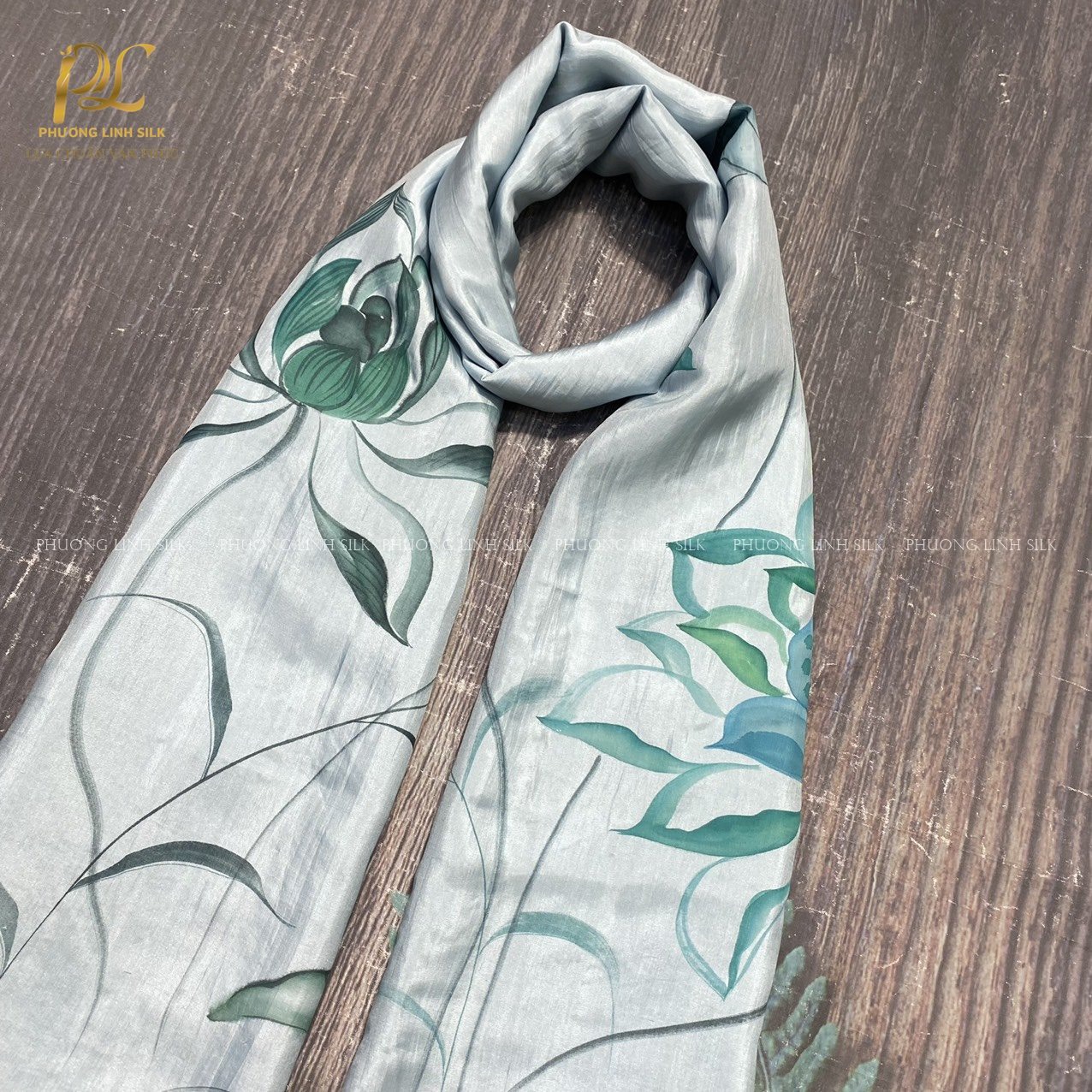 KHĂN LỤA VẼ MÀU NƯỚC NGHỆ THUẬT 100% TƠ TẰM HOA SEN QUỐC