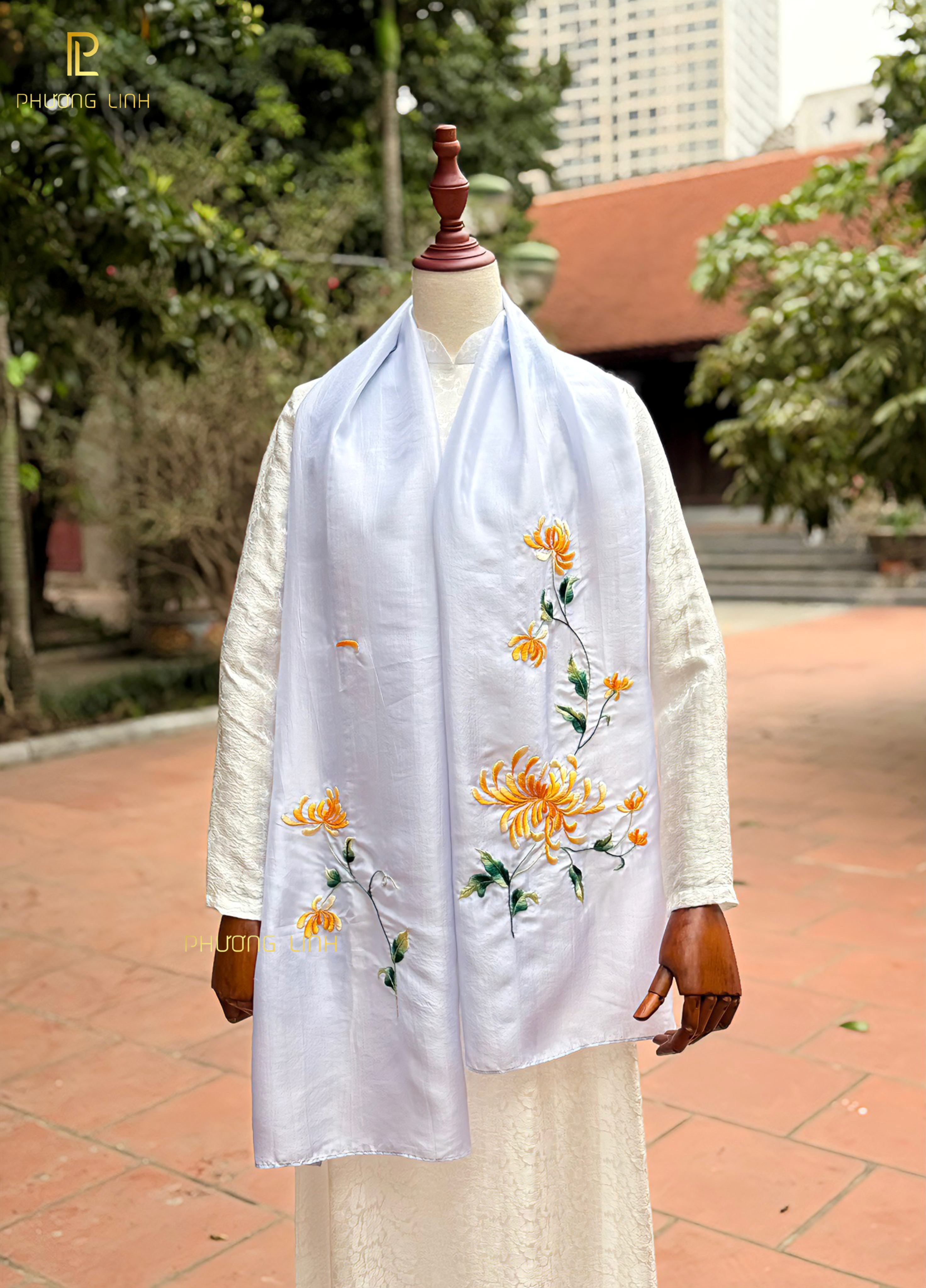 KHĂN LỤA TƠ TẰM HÀ ĐÔNG THÊU TAY CHỈ TƠ KHỔ HẸP