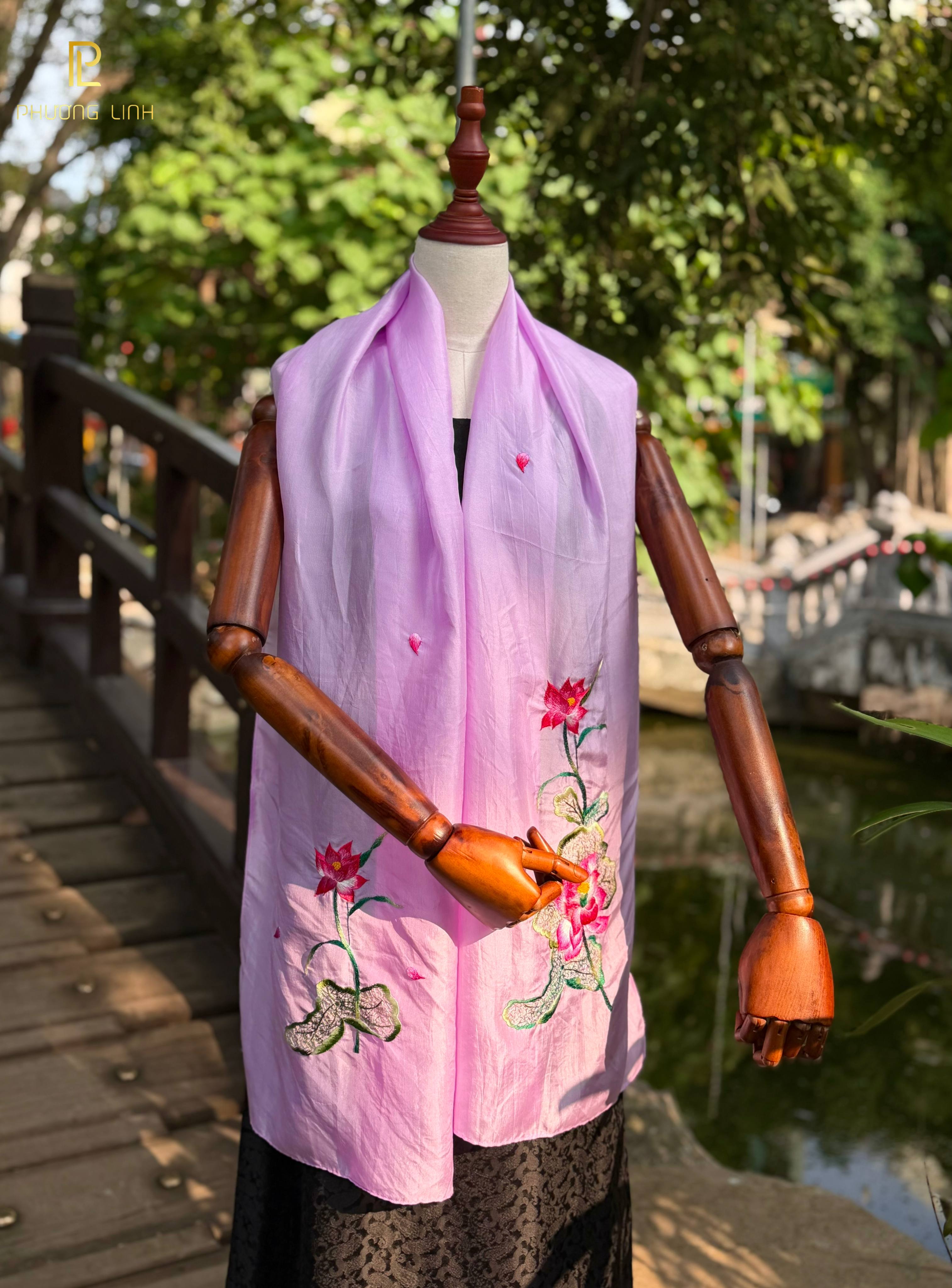 KHĂN LỤA TƠ TẰM HÀ ĐÔNG THÊU TAY CHỈ TƠ KHỔ HẸP