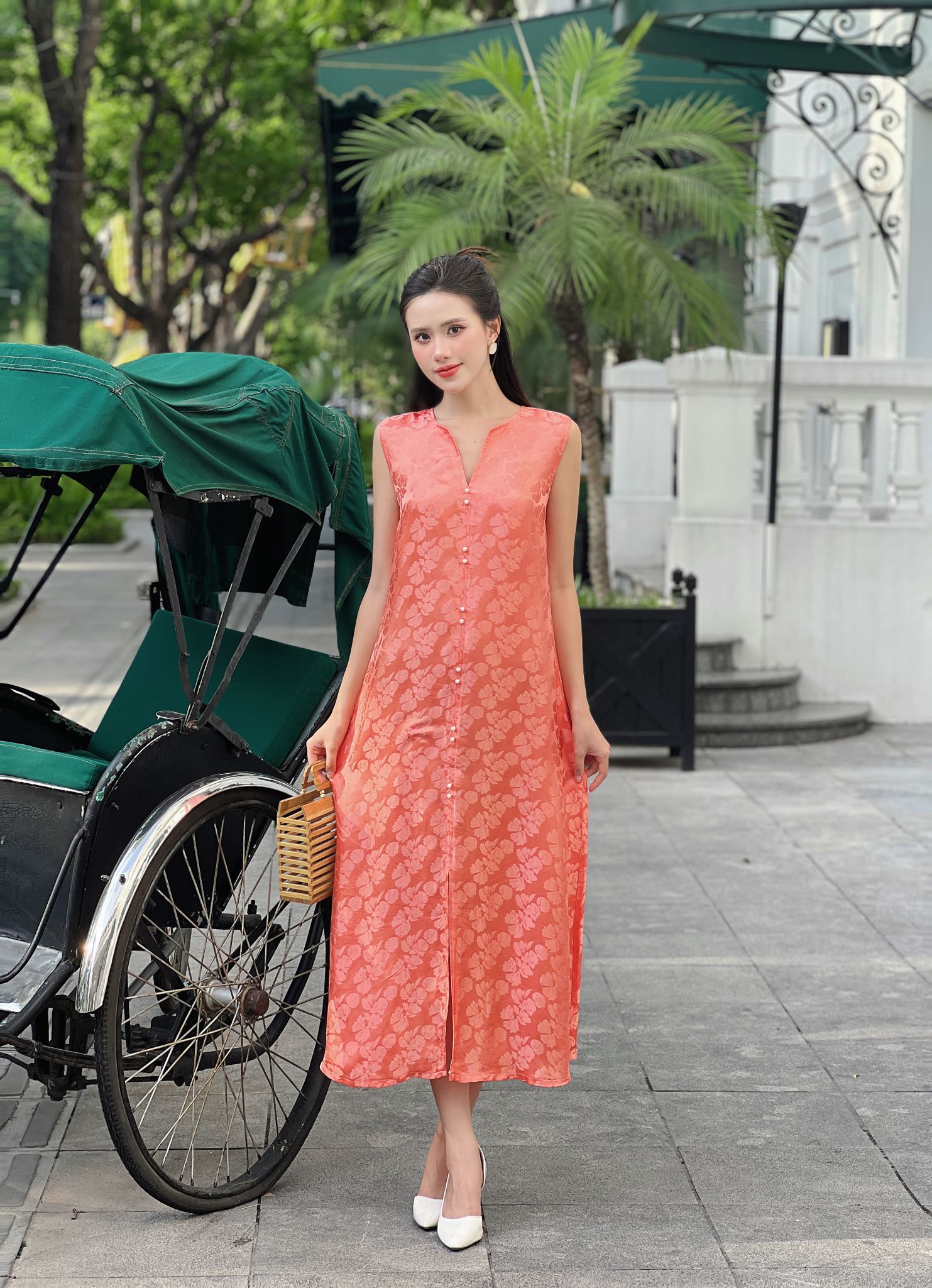 VÁY LỤA CỔ V XẺ TRƯỚC HOA BÈO CAM ĐÀO