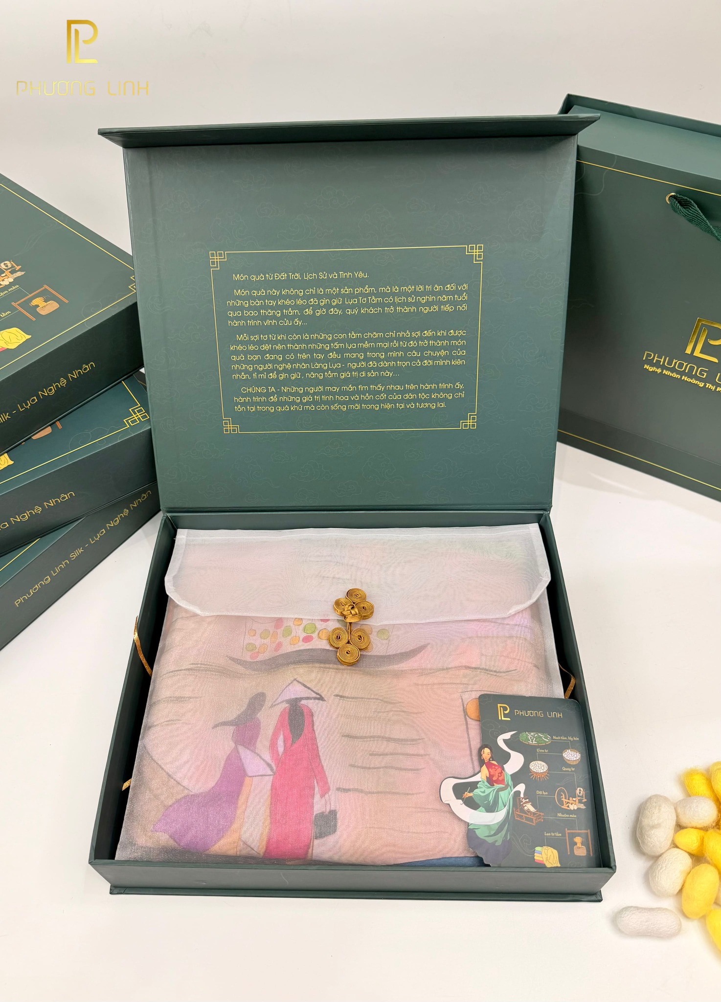 KHĂN LỤA HÀ ĐÔNG VẼ TAY NGHỆ THUẬT PHỐ CỔ CAO CẤP