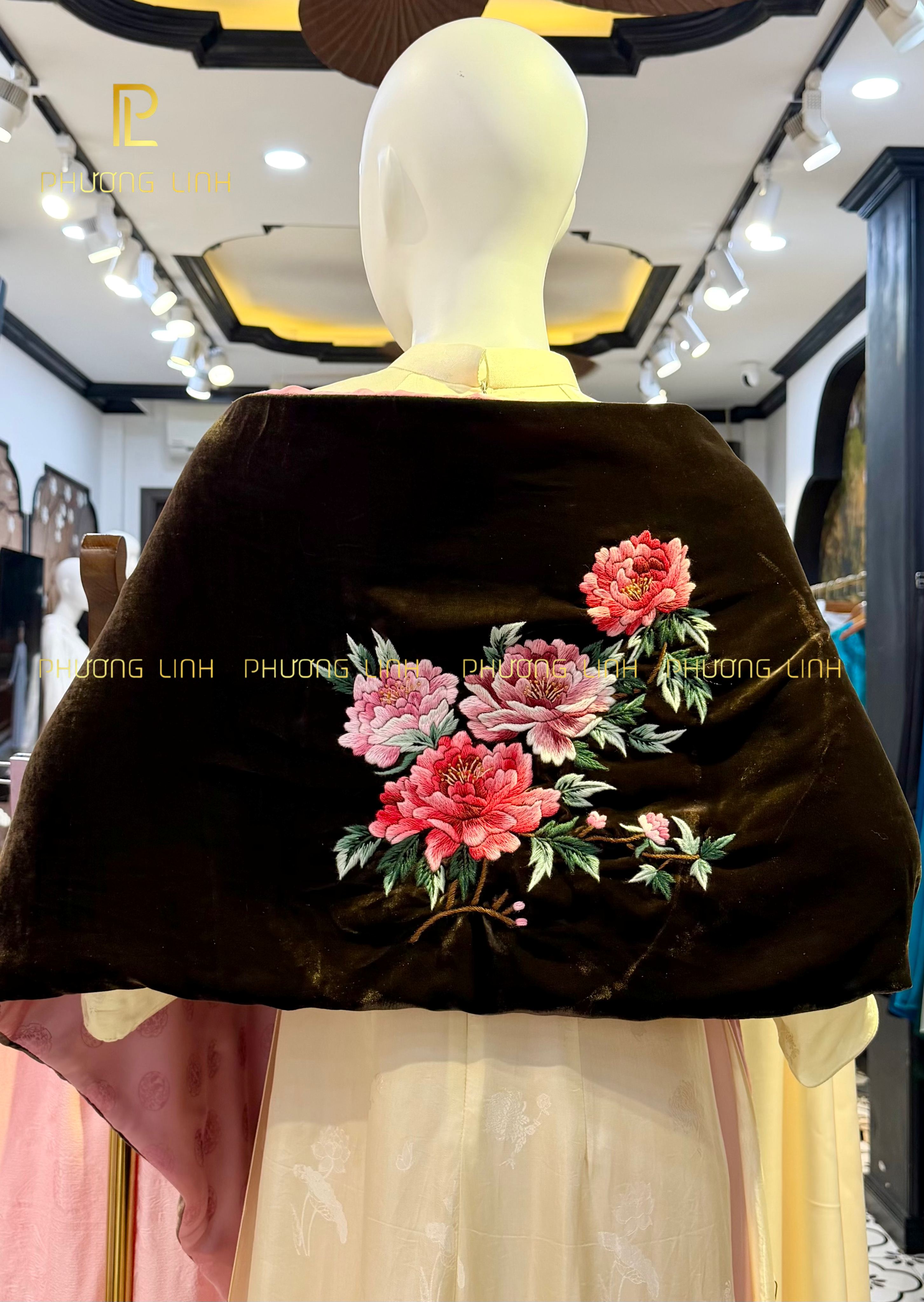 KHĂN NHUNG THÊU TAY CAO CẤP